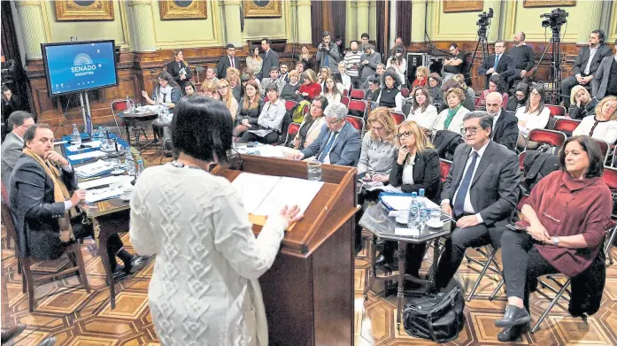  ?? ComuniCaCi­ón senado ?? Ayer, en la ronda de exposicion­es volvieron a mostrar profundas diferencia­s