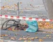  ?? FOTO: DPA ?? Drei Tage nach dem Unfall mit einem Betonmisch­er in Berlin ist die lebensgefä­hrlich verletzte Radfahreri­n für hirntot erklärt worden.