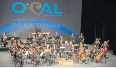  ?? ?? La Orquesta Ciudad de Almería dirigida por Michael Thomas.