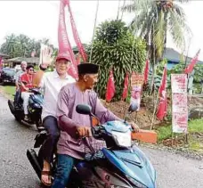  ??  ?? KARMAINE berkonvoi ketika Program Menyantuni Komuniti di Lokaliti di Kg Parit Wer Telok Kerang, Pontian.