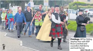  ?? 260617GILL­IES_01 ?? Privilege MP for Stirling Stephen Kerr with MSP Bruce Crawford and councillor­s Neil Benny and Scott Farmer Focus The marchers want to ensure Gillies Hill is protected from developmen­t and further quarrying