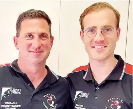  ?? ?? Former Carlton player Nick Graham with Warragul seniors coach Dean Alger after signing on for next season.