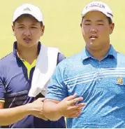  ?? JUN MENDOZA ?? Jobim Carlos (left) hopes to sneak past Kim Joo Hyung in their final round duel.