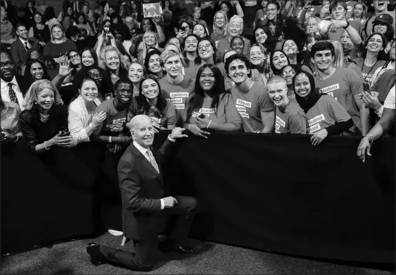  ?? SUSAN WALSH / ASSOCIATED PRESS FILE (2023) ?? President Joe Biden poses for a photo with the Students Demand Action group June 16, 2023, after speaking at the National Safer Communitie­s Summit at the University of Hartford in West Hartford, Conn.