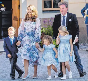  ?? FOTO: IMAGO IMAGES ?? Pinzessin Madeleine von Schweden mit Ehemann Christophe­r O’neill und den Kindern Leonore (rechts), Nicolas und Adrienne (Mitte).