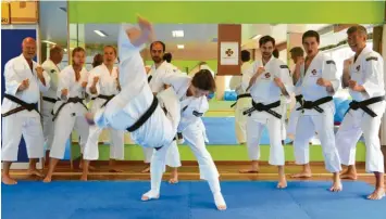  ?? Foto: Jonas Hauser ?? Die Shorinji-Kempo-Kämpfer bereiteten sich in Bobingen auf die Europameis­terschaft vor.