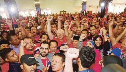  ?? PIC BY SYARAFIQ ABD SAMAD ?? Barisan Nasional chairman and Umno president Datuk Seri Najib Razak at the Umno Social Media Convention at the Putra World Trade Centre, Kuala Lumpur, yesterday.