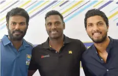  ?? — AFP ?? Sri Lanka’s new Test captain Dinesh Chandimal (R), former captain Angelo Mathews (C) and one-day and T20 captain Upul Tharanga pose after a press conference in Colombo.