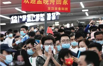  ?? — AFP photos ?? Supporters wait for the arrival of Meng at the Bao’an Internatio­nal Airport in Shenzhen.