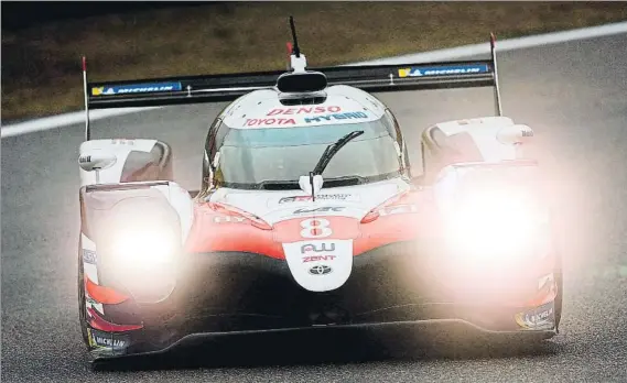  ?? FOTO: EFE ?? Fernando Alonso rodó 7 giros en la FP1 y 8 más por la tarde de Shanghai sobre una pista mojada en la que la pasada madrugada, los Toyota se jugaron la pole