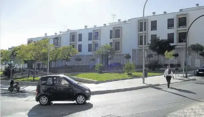  ??  ?? El Plan Profea permitirá rehabilita­r la zona verde situada en la avenida de Italia, frente a la cooperativ­a La Unión.