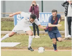  ??  ?? GETTING SHIRTY A Binfield defender fouls Dec Seiden