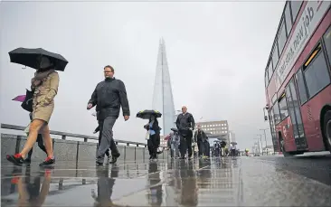  ?? [ APA/AFP/Odd Andersen] ?? Von den dunklen Wolken über London könnte Kontinenta­leuropa profitiere­n.