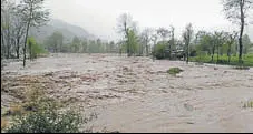  ?? HT PHOTO ?? Poonch river in Jammu region was flowing near the danger mark on Thursday.