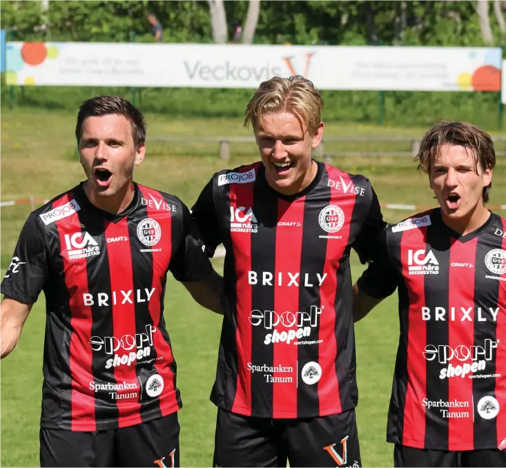  ??  ?? Grebbestad tog full pott i seriepremi­ären. IFK Åmål besegrades med 3–0 efter mål av Filip Hansson, Lukas Bäckström och Oskar Lindberg.