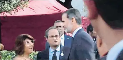  ?? EL MUNDO TV ?? La esposa de Forn. El presidente de la Generalita­t presentó al Rey a Anna Masvidal en la plaza Catalunya