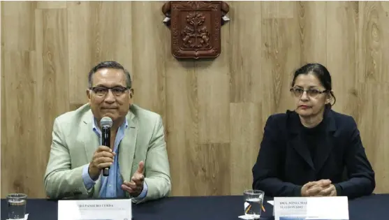  ?? FRANCO GONZÁLEZ ?? Arturo Panduro Cerda y Sonia María Román Maldonado ofrecieron detalles sobre el padecimien­to en el país.