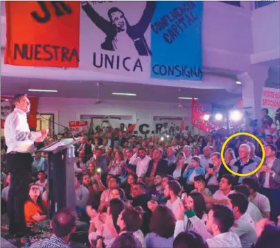  ?? CEDOC PERFIL ?? NO ROMPAS RAMON. El histórico operador del radicalism­o siguió de cerca el discurso de Mestre. Después, le aconsejó “no romper” y mantenerse en Cambiemos, de cara a las elecciones de 2019.