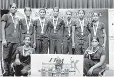  ??  ?? The Super League women’s volleyball champions MAS Intimates Casualline team