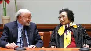  ?? YE PINGFAN / XINHUA ?? Chinese scientist Tu Youyou (right), the 2015 Nobel Prize winner for physiology or medicine, attends a news conference with fellow Nobel laureate William Campbell from Drew University in the United States on Sunday in Stockholm, Sweden.