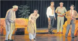  ?? PIX DHEERAJ DHAWAN/HT ?? SCENES FROM THE PLAY AALA AFSAR AT SNA