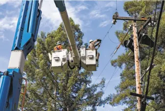  ?? Rachel Bujalski / Special to The Chronicle 2019 ?? PG& E workers take care of the power lines off Armstrong Woods Road in Guernevill­e.