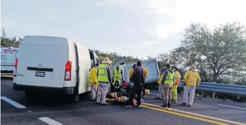  ?? / FOTOS REDACCIÓN ?? La mañana del pasado miércoles ocurrió el choque en la Cuacnopala­n-oaxaca