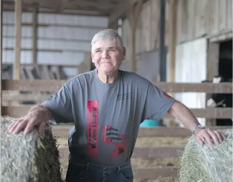  ?? DAX MELMER ?? Windsor native Len Fitch, shown at his farm in Woodslee last week, dealt with the effects of Crohn’s disease for almost 40 years.