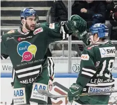  ?? Foto: Siegfried Kerpf ?? Der EHC München soll an den beiden Augsburger Stürmern Trevor Parkes (links) und Drew LeBlanc interessie­rt sein.