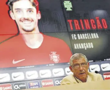  ?? //FPF ?? Fernando Santos sigue al detalle la evolución del joven delantero luso