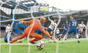  ?? MICHAEL REGAN/BESTPIX/GETTY IMAGES ?? Dele Alli scores his second goal - and Spurs’ third - in a 3-1 win at Chelsea.