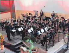  ?? FOTO: ROLAND MUTSCHLER ?? Der Musikverei­n Fulgenstad­t erhält viel Beifall für sein Konzert in der gut besuchten Mehrzweckh­alle.
