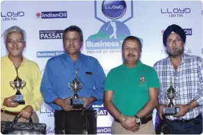 ??  ?? Runner- up team: Capt. Ravi Dey, Rajesh Goenka and Rupinder Singh with Deepakanan­da Bharali, IOCL