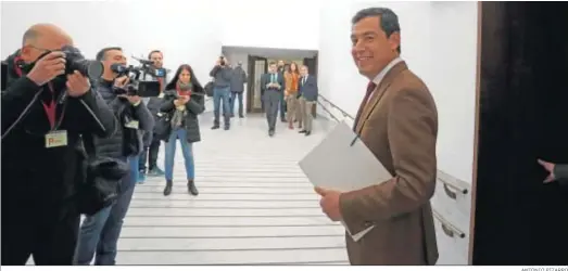  ?? ANTONIO PIZARRO ?? Juanma Moreno, en el Palacio de San Telmo, ayer en su primer acto como presidente en la sede del Gobierno.