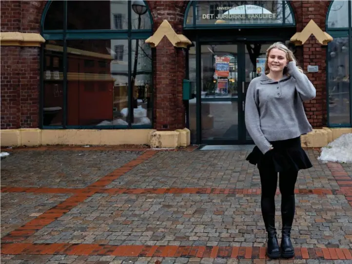  ?? ?? Leah Osa spiller håndball i Fana og Gneist, og studerer juss på Universite­tet i Bergen.