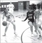  ?? Photo by Bob Parana ?? Ridgway's Kristen Ellenberge­r, who scored 11 points, sets a screen for Gabby Amacher, who scored 15, during Wednesday night's 60-33 win over visiting Kane, improving the Lady Elkers to 13-4.