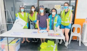  ?? ?? The registrati­on team and volunteers at last year’s EPIC Te Puke Spring Clean.