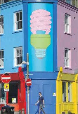  ??  ?? Michael Craig-martin’s compositio­n, Light Bulb