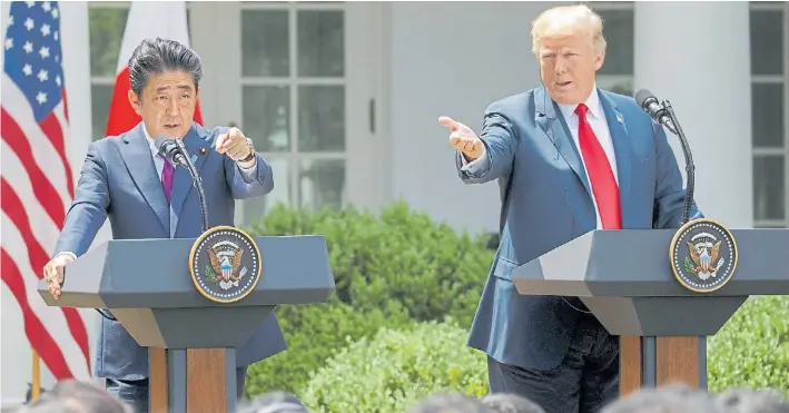  ?? AFP ?? Japón. El premier Shinzo Abe con Donald Trump. El país nipón es uno de los grandes afectados por las políticas proteccion­istas al acero y al aluminio aplicadas por el magnate.