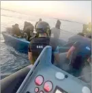  ?? ?? Homens resgatados para a ‘Bojador’