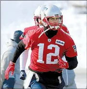  ?? AP/BILL SIKES ?? New England Patriots quarterbac­k Tom Brady would not discuss how he suffered an injury to his right hand and said, “We’ll see,” when asked about his status for Sunday’s AFC Championsh­ip Game against the Jacksonvil­le Jaguars.