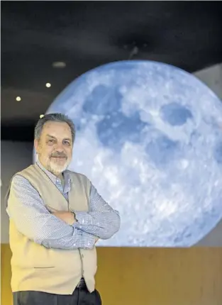  ?? CHUS MARCHADOR ?? —Yo soy de los que tenía instalado que solo se había estado una vez en la luna...