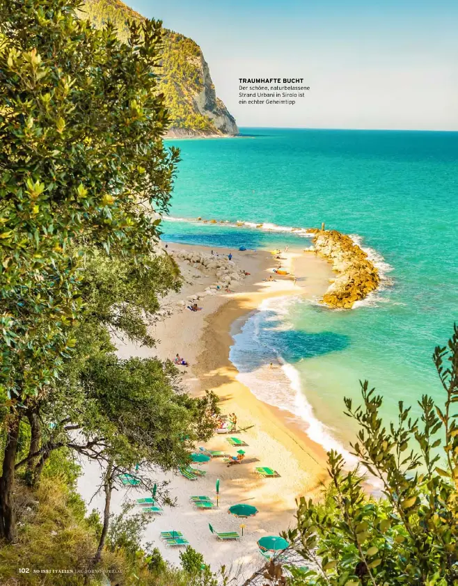  ??  ?? TRAUMHAFTE BUCHT
Der schöne, naturbelas­sene Strand Urbani in Sirolo ist ein echter Geheimtipp