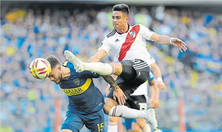  ?? JUAN MANUEL FOGLIA ?? El partido más esperado. Boca y River jugarán primero en la Bombonera y luego en el Monumental. Nandez y Pity Martínez serán dos de sus protagonis­tas.