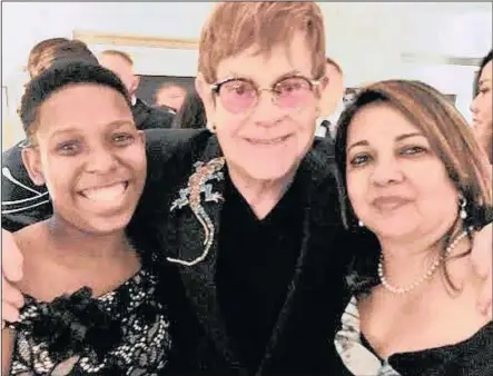  ??  ?? ULINDIWE Nyathikazi oyinxusa leKZN Children’s Hospital Trust, uSir Elton John no-Dkt Arthi Ramkissoon owumsungul­i nesikhulu seKZN Children’s Hospital Trust