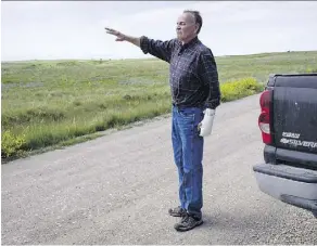  ?? JEFF MCINTOSH/ THE CANADIAN PRESS ?? Former Blood Tribe Chief Harley Frank shows off the prime agricultur­al land he is fighting for control of on Blood Tribe reserve land in southweste­rn Alberta.