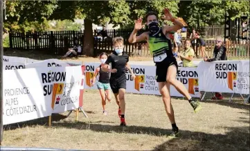  ?? (Photos Hélène Dos Santos) ?? Andy Symonds a fait le show du début jusqu’à la fin du  kilomètres.