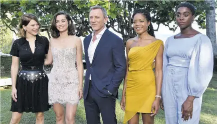  ?? (Photos: Norman Thomas) ?? James Bond actor Daniel Craig is flanked by (from left) Lea Seydoux, Ana de Armas, Naomie Harris, and Lashana Lynch.