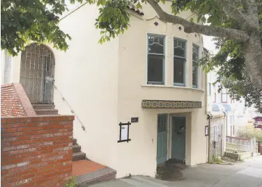  ?? Photos by Lea Suzuki / The Chronicle ?? Above: This Noe Valley home would be replaced by an almost 6,000squaref­oot, fourstory house. Left: Neighbors Shannon Hughes and Jake Schwarz oppose the project on the lot adjacent to theirs.