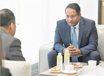  ?? PHOTOGRAPH COURTESY OF INDIA IN THE PHILIPPINE­S ?? AMBASSADOR Kumaran recently sat down with Philippine economists on strengthen­ing and diversifyi­ng India-Philippine­s developmen­tal partnershi­p in infrastruc­ture, digitaliza­tion, blue economy and health.